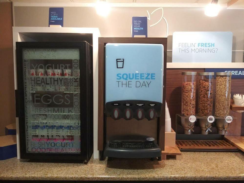 Holiday Inn Express - Delafield By Ihg Luaran gambar